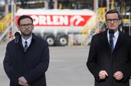 Premier Mateusz Morawiecki oraz prezes PKN Orlen Daniel Obajtek