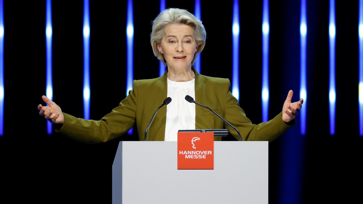 Videóval üzent a magyaroknak Ursula von der Leyen