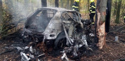 Spalone auto, a w nim dwa ciała. W tej sprawie nic nie jest takie, jak się wydaje