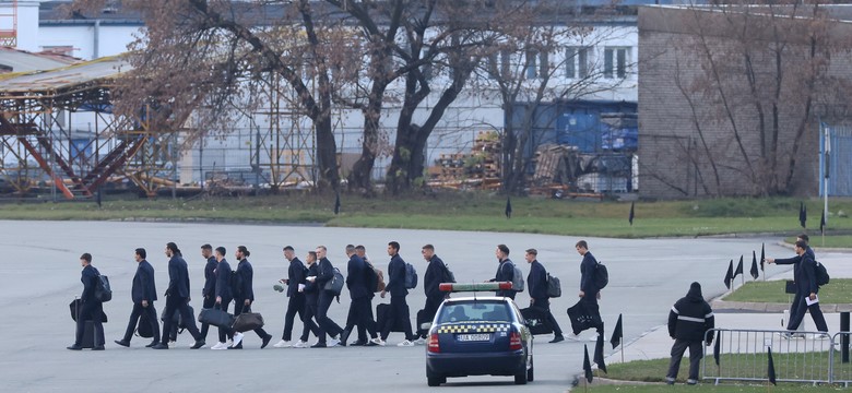 Myśliwce F16 eskortowały samolot z polskimi piłkarzami na pokładzie [WIDEO]