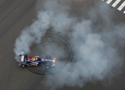 250 km/h przez miasto!