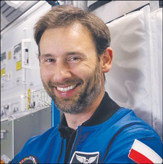 Kosmos. Sławosz Uznański-Wiśniewski wraca już na Ziemię. Dragon odłączył się od ISS