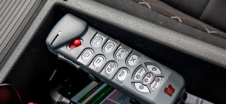 Skoda Superb już łowi kierowców. Prawo jazdy na celowniku policji [sekrety NOWYCH radiowozów]