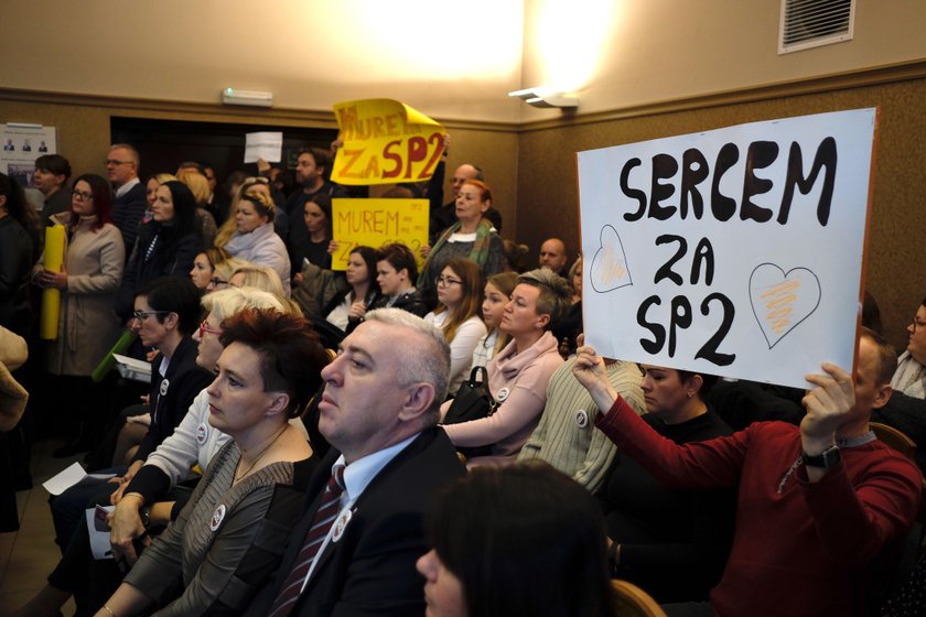 Jaworzno. Uczniowie i mieszkańcy protestują przeciwko likwidacji szkół