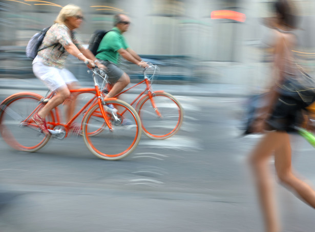 Policja bierze się za rowerzystów. Mandat za jazdę obok siebie