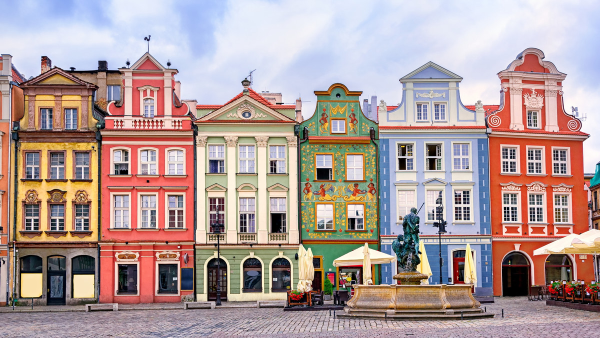 Poznań: pogoda 2018-06-25 - sprawdź, czy przyda ci się dziś parasol. Zachęcamy do sprawdzenia pogody na dziś! Warto sprawdzić przewidywania dotyczące dzisiejszej aury, gdyż pozwoli to na ubranie się odpowiednio do pogody i przezorne zaopatrzenie się w parasole, peleryny przeciwdeszczowe i kalosze.