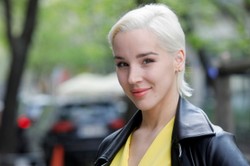 Lil Masti świętuje Dzień Kobiet eksponując ciążowy brzuch [FOTO]