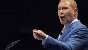 Jeffrey Gundlach, chief executive and chief investment officer of DoubleLine Capital, speaks during the Sohn Investment Conference in New York May 4, 2015. REUTERS/Brendan McDermid