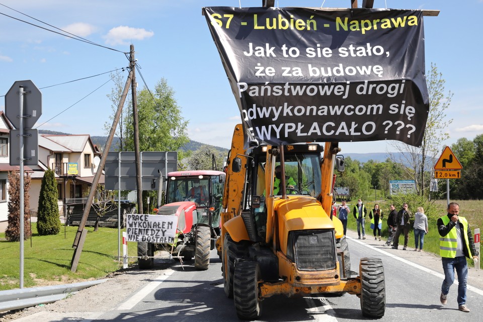 Protest podwykonawców budowy odcinka drogi S7 Lubień-Naprawa na Zakopiance