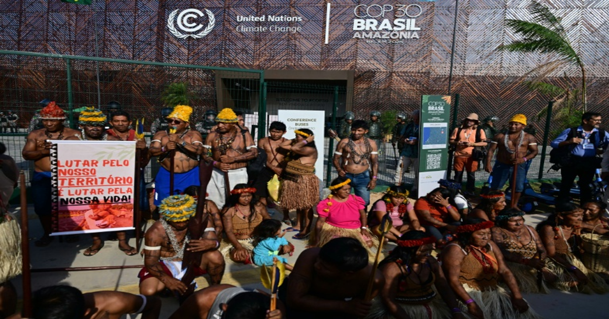 Munduruku bloquent la COP30 à Belem : «Viens Lula, montre-toi!»