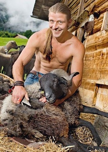 Coś dla pań! Tym razem szwajcarscy farmerzy zachęcają by zobaczyć alpejską krainę