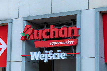 Auchan w ogniu krytyki. Firma się tłumaczy i mówi o "misji"