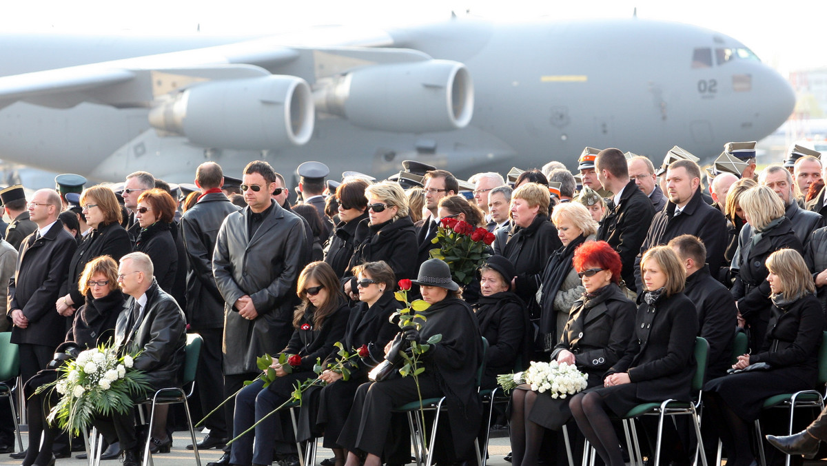 W sobotę 16 października w warszawskiej Galerii Porczyńskich odbędzie się charytatywny koncert, z którego dochód będzie przeznaczony na wsparcie leczenia i rehabilitacji chorych dzieci, które straciły swych bliskich w katastrofie samolotowej pod Smoleńskiem.