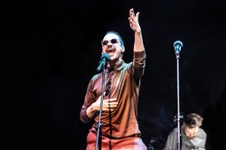 Popularny aktor, znany z telewizyjnych seriali, zrobił coming out. Bywał w związkach z kobietami