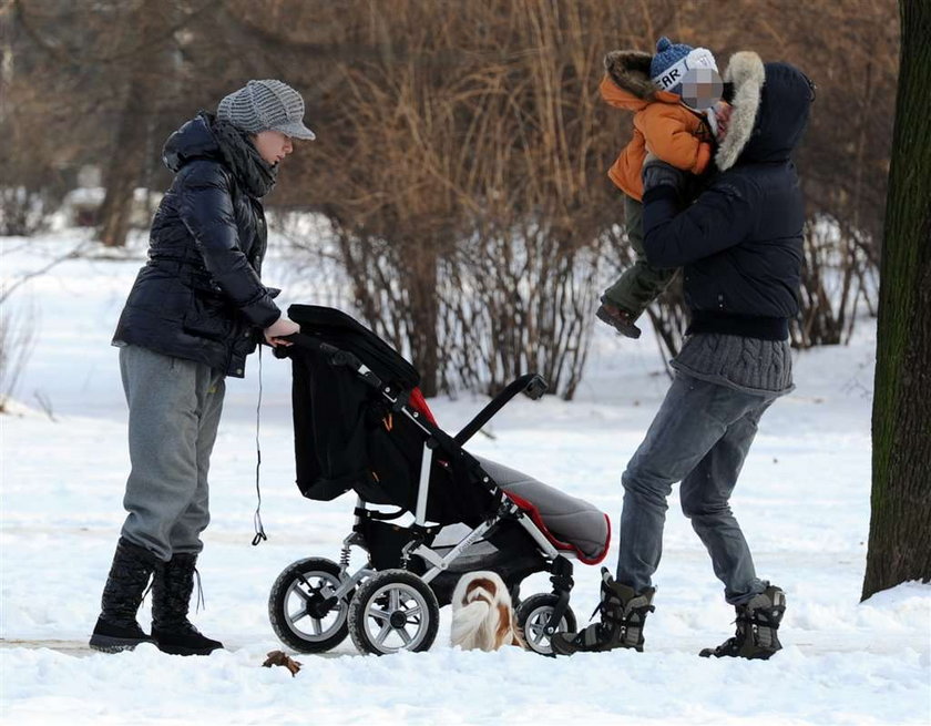 Janiak z rodziną na spacerze. Wszyscy są piękni!