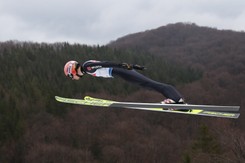 PŚ w skokach: Geiger wygrywa w Rumunii. Trzech Polaków w '10' [WYNIKI I KLASYFIKACJA]