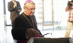 Wierni się modlą za chorego arcybiskupa