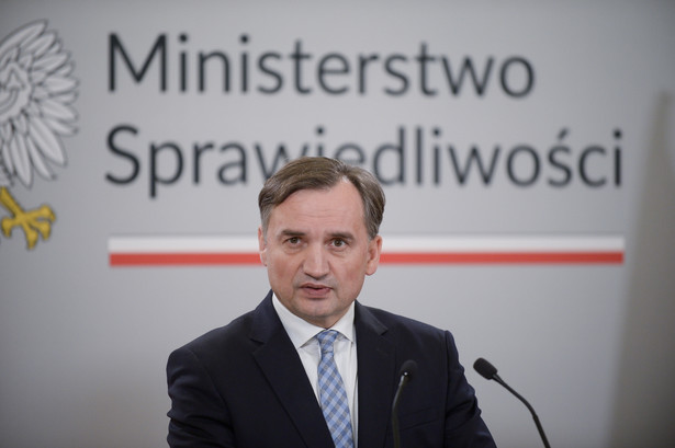 Minister sprawiedliwości, prokurator generalny Zbigniew Ziobro podczas konferencji prasowej w siedzibie resortu w Warszawie.