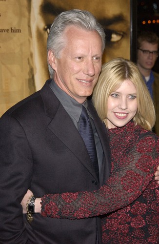 James Woods i Kristen Bauguess