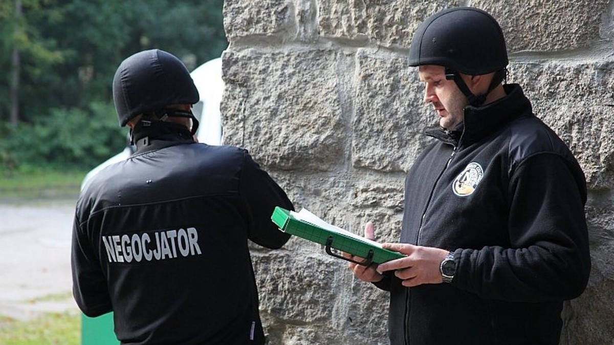 Wielka akcja negocjatorów. Skończona dopiero po 12 godzinach
