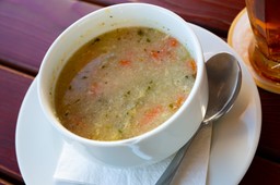 pyszny obiad na środę. podajemy przepis, ty gotujesz. przebój prl, czyli zupa nylonówka