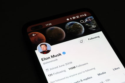 Musk chce stworzyć alternatywny smartfon. Jeśli Apple usunie Twittera z App Store