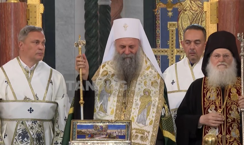 Momenat kad Patrojarh Porfirije plače