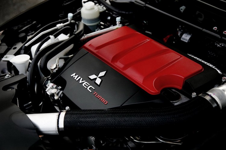 Ostry jak brzytwa turbobenzynowy 2-litrowy motor