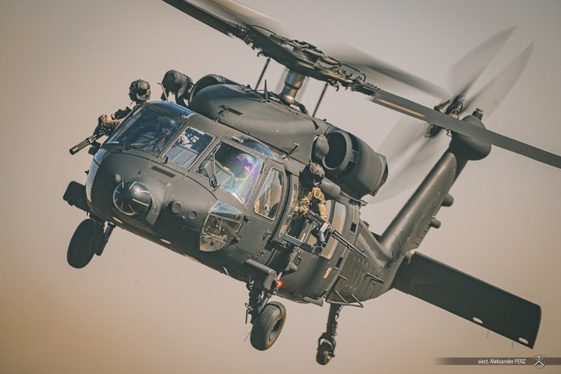 Polska zamówiła 8 śmigłowców S-70i dla JW GROM. Maszyny produkowane są w należących do Lockheed Martin zakładach w Mielcu.