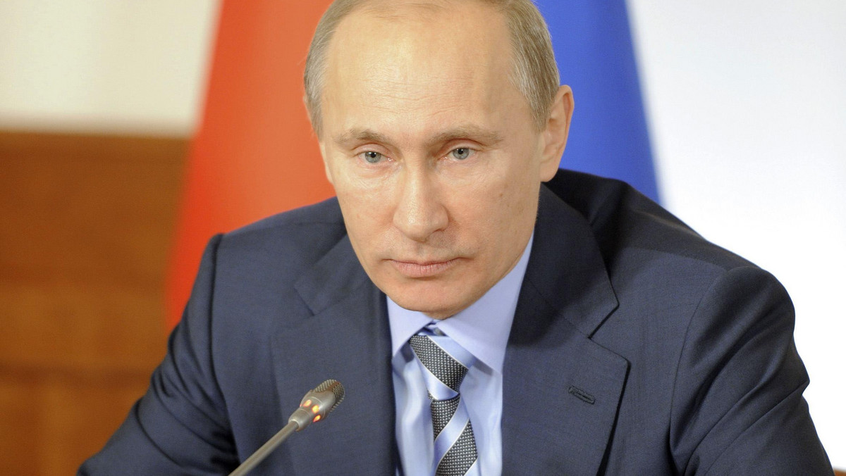 Premier Władimir Putin, który po marcowych wyborach prezydenckich w Rosji zamierza wrócić na Kreml, ostrzegł dzisiaj, że Moskwa będzie stosownie oceniać i reagować na jednostronne kroki ze strony swoich zachodnich partnerów.