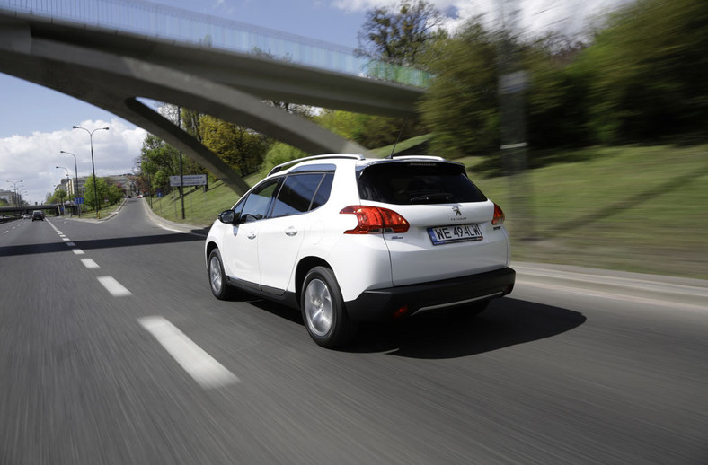 Peugeot 2008 1.2 Pure Tech trzy cylindry z automatem