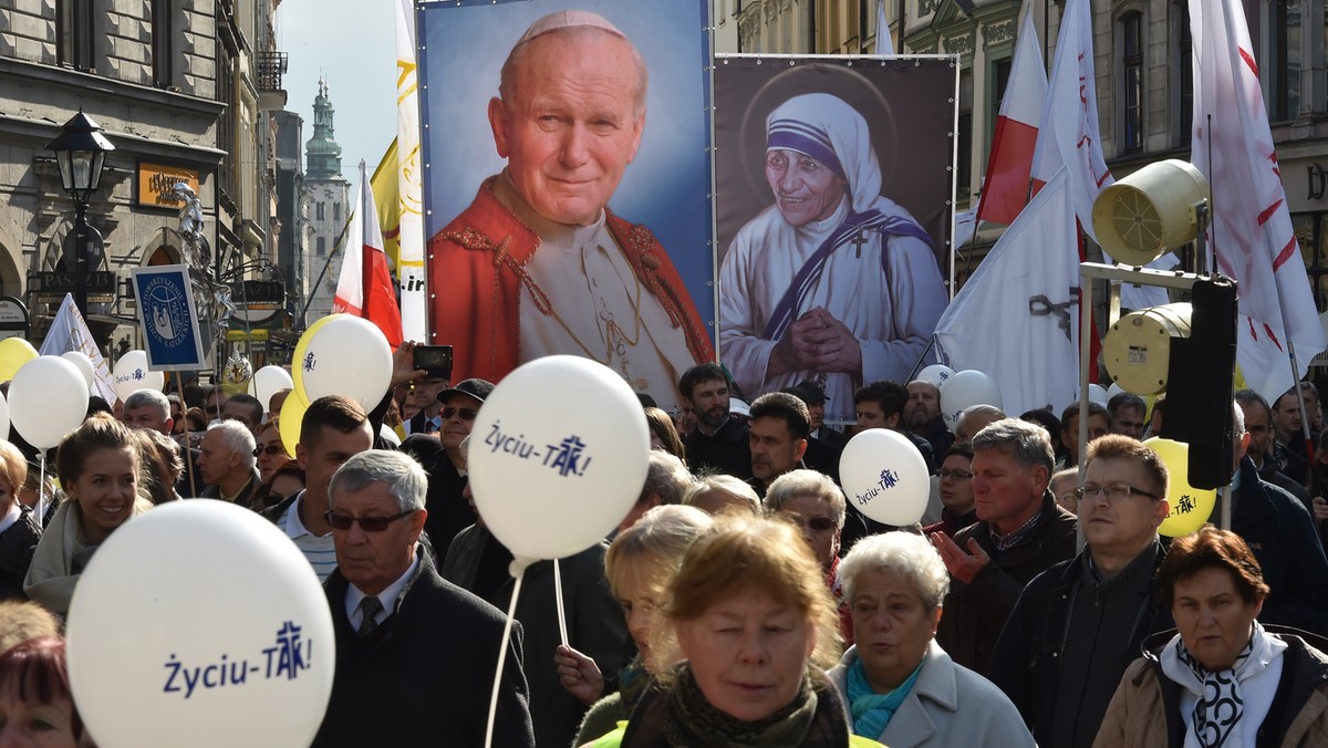 Kilkaset osób wyruszyło dziś przed południem z placu Matejki w Krakowie w V Marszu dla Życia i Rodziny. Uczestnicy marszu przeszli ulicami Krakowa do Parku im. Jordana, gdzie zaplanowano piknik rodzinny. Hasło tegorocznego marszu brzmi: "Czas na rodzinę!".