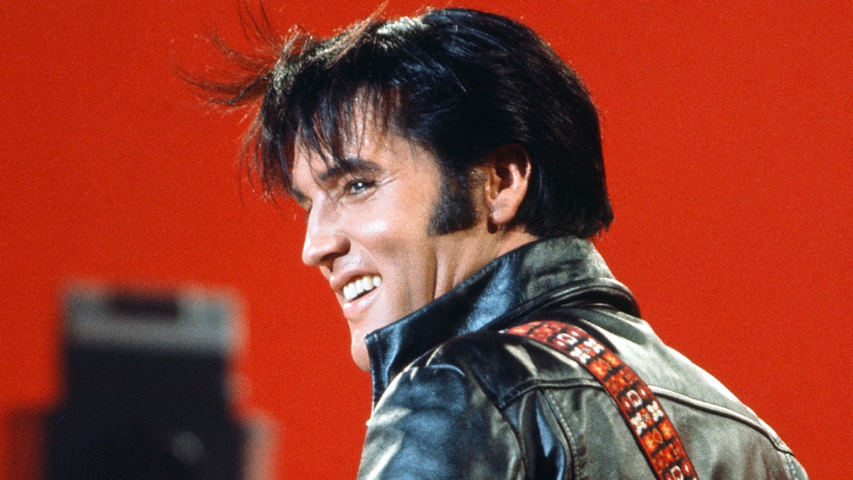 Elvis Presley: miał obsesję na punkcie dziewictwa i ponoć zgwałcił żonę  [SKANDALE] - Plejada.pl