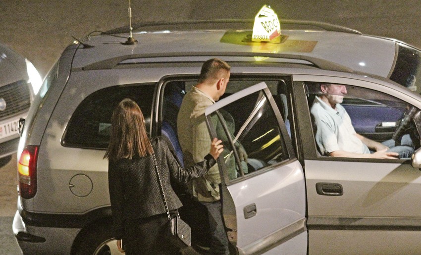 U sitne sate
odlaze kući