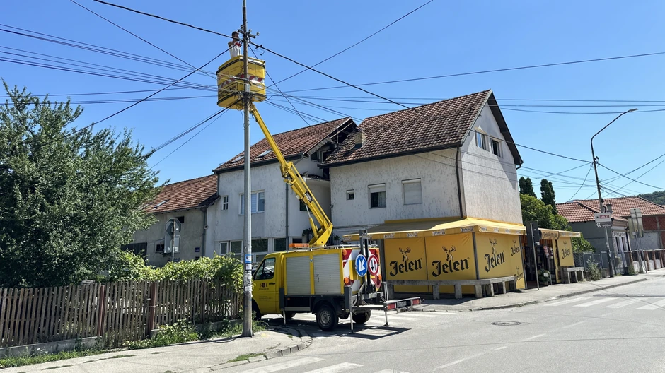 Ogroman plamen zahvatio krov, požar izbio na porodičnoj kući