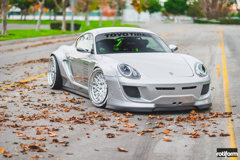 Porsche Cayman – nisko i szeroko