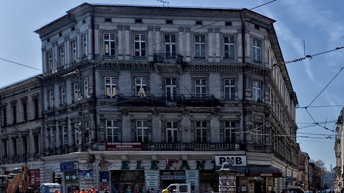 Kolejna galeria handlowa powstanie w centrum Krakowa? Takie plany ma firma Gemini, która chce stworzyć centrum handlowe w okolicach Teatru Bagatela. Inwestycja nie będzie blokowana przez Urząd Miasta Krakowa – deklaruje wiceprezydent Koterba. Spółka deweloperska zapowiedziała swój plan, ale nie bardzo garnie się do zrealizowania projektu.