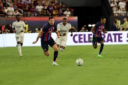 Lewandowski nadal bez gola w Barcelonie. Szczęsny dwa razy wyjął piłkę z siatki [WIDEO]