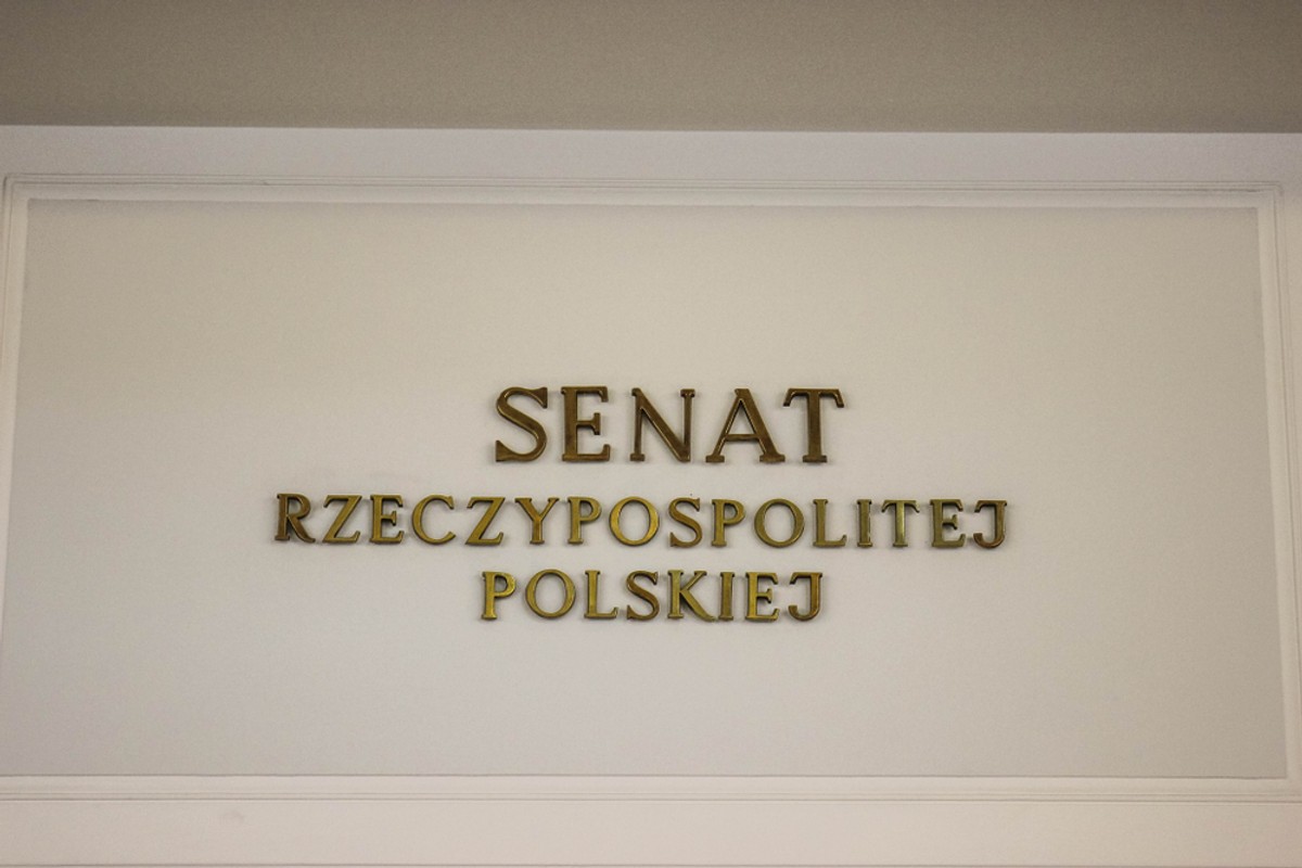 Senatorowie chcą, by o świadczenie mogły występować także te osoby, u których wystąpiły inne objawy niż wymienione przez producenta szczepionki