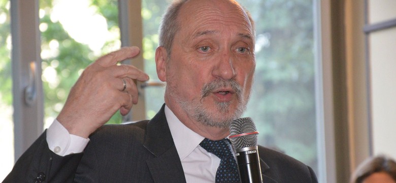 Macierewicz szukał haków na Komorowskiego? Tajny aneks ws. likwidacji WSI