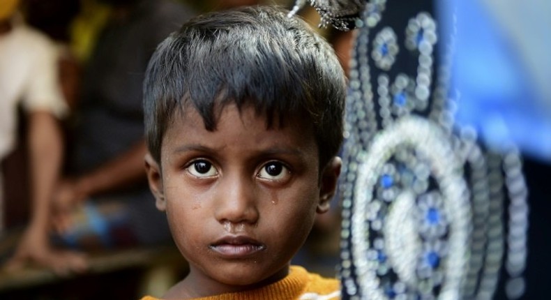 A young Rohingya girl who fled the violemce in Myanmar searches for her relatives at a refugee camp in Bangladesh