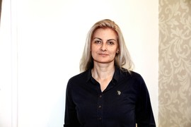 Transformacija Ane iz Beograda je NESTVARNO DOBRA: Potpuno nova frizura ju je PREPORODILA, podmladila za 10 godina i sad može direktno na modne piste