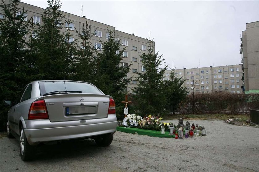 Ksiądz pochowany na parkingu