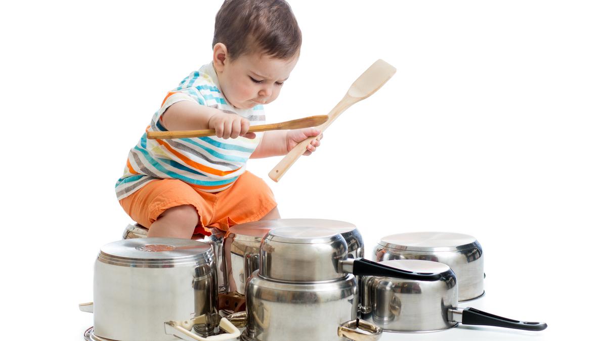 Okosabbá, ügyesebbé tesz a zenélés: otthon is készíthetünk remek  hangszereket a gyerekeknek - Blikk