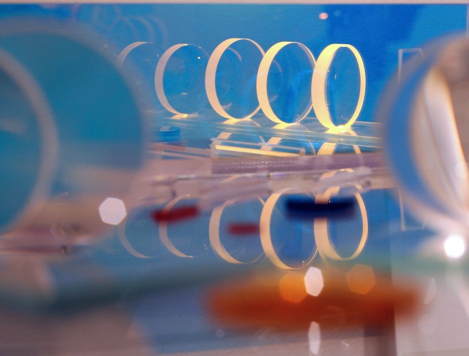 Najlepszym zawodem świata jest według przytoczonego badania optometrysta. Tak atrakcyjnym czynią go relatywnie niska stresogenność (współczynnik na poziomie 70,3 pkt) oraz ponadprzeciętne zarobki. Średnie roczne wynagrodzenie na tym stanowisku to 113 tys. dol. Wykonywanie tego zawodu w USA wymaga licencjatu, 4-letniego programu doktorskiego w zakresie optometrii oraz specjalnej państwowej licencji. Jeżeli nie lubisz denerwować się w pracy i masz wysokie wymagania finansowe, to także w Polsce powinieneś rozejrzeć się po wymienionych wcześniej profesjach.