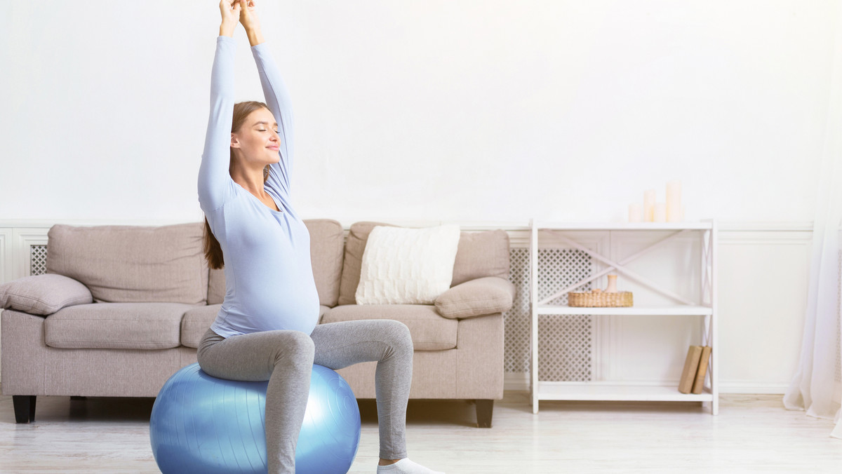 Ćwiczenia na piłce przed porodem: czy są bezpieczne? czy są skuteczne?