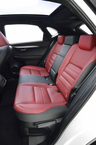 Lexus NX jest pierwszym modelem marki w segmencie kompaktowych SUV-ów