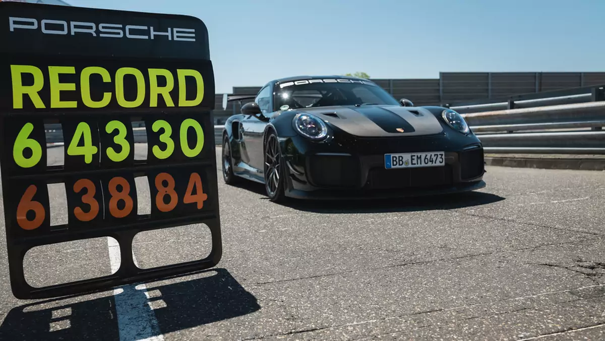 Porsche 911 GT2 RS z pakietem Manthey Performance Kit podczas bicia rekordu na Nürburgringu