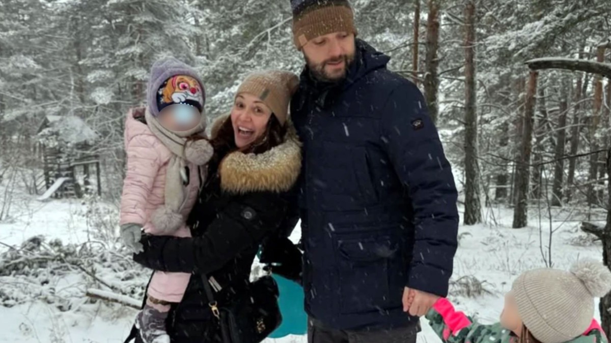 Marijana Mićić sa decom i mužem