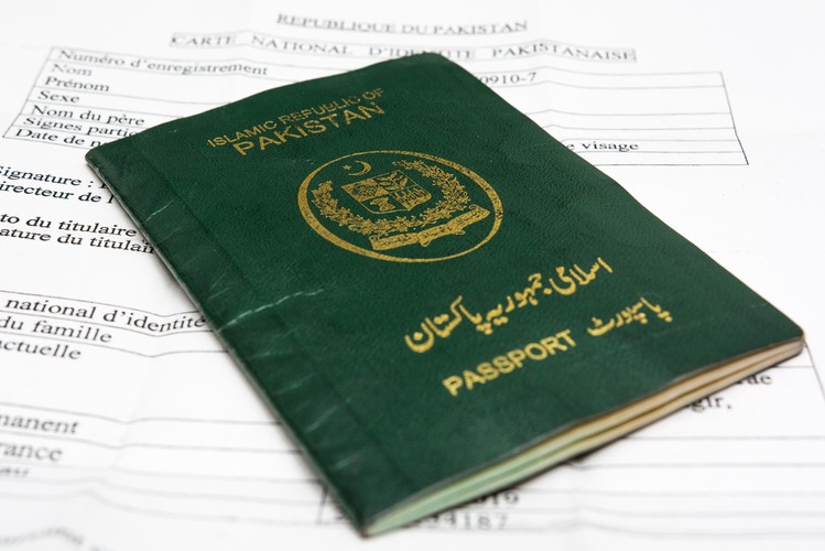 Zdjęcie archiwalne z 24.10.2015 r. wykonane podczas wspólnej akcji polskiej Straży Granicznej oraz hiszpańskiej policji przeciwko międzynarodowej zorganizowanej grupie przestępczej zajmującej się przerzutem ludzi przez granicę i legalizowaniem ich pobytu